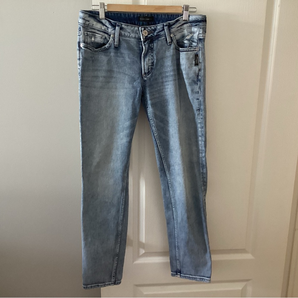 Women’s Elyse Slim Light Blue Jeans.  B7